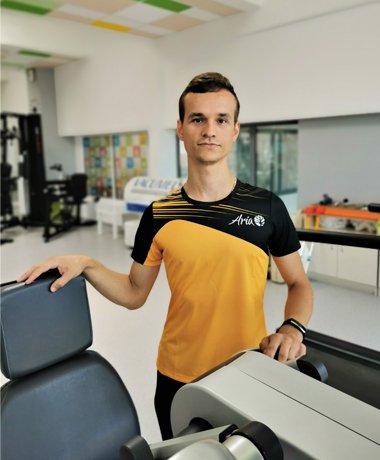 https://ariaclinic.ro/wp-content/uploads/2025/01/razvan.jpg